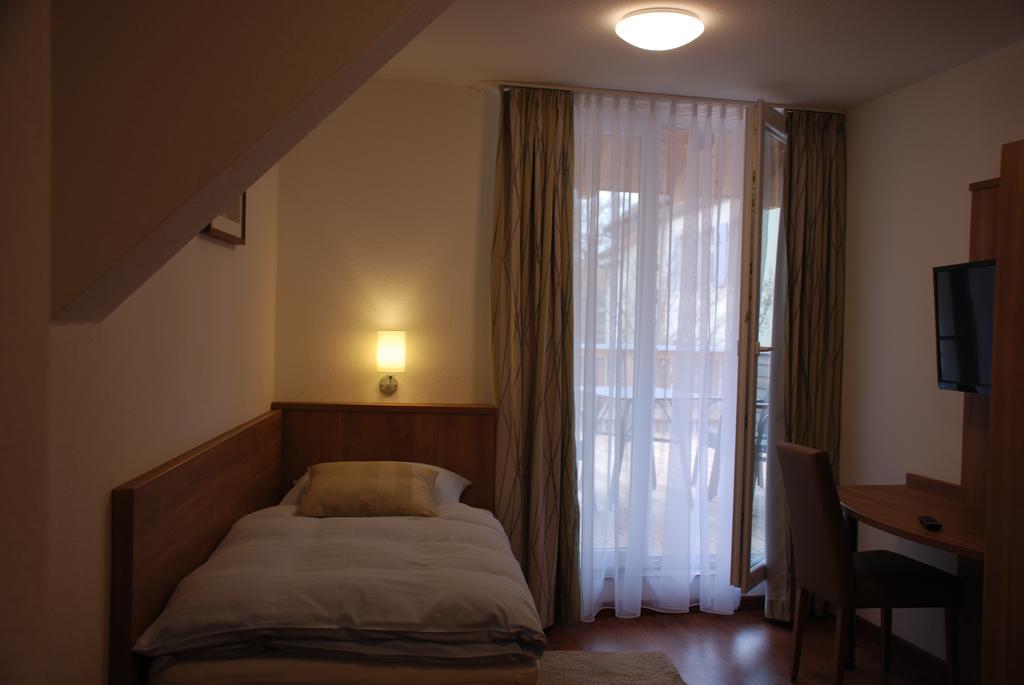 ברטן Hotel Rest Inn חדר תמונה