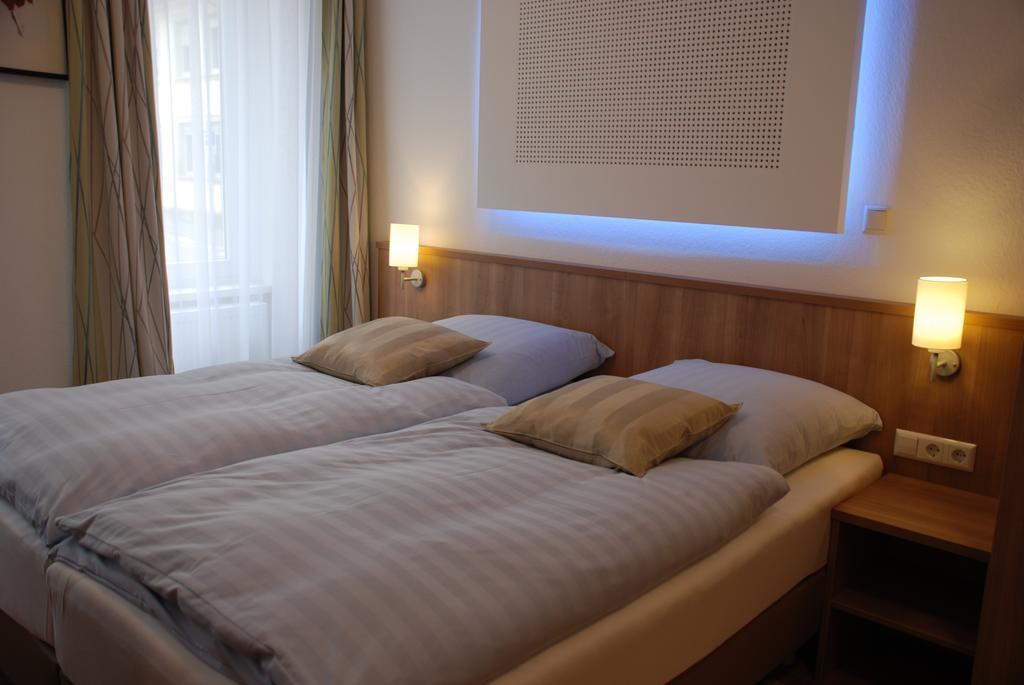 ברטן Hotel Rest Inn חדר תמונה