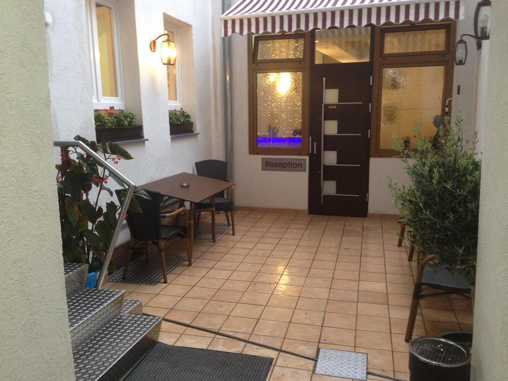 ברטן Hotel Rest Inn מראה חיצוני תמונה